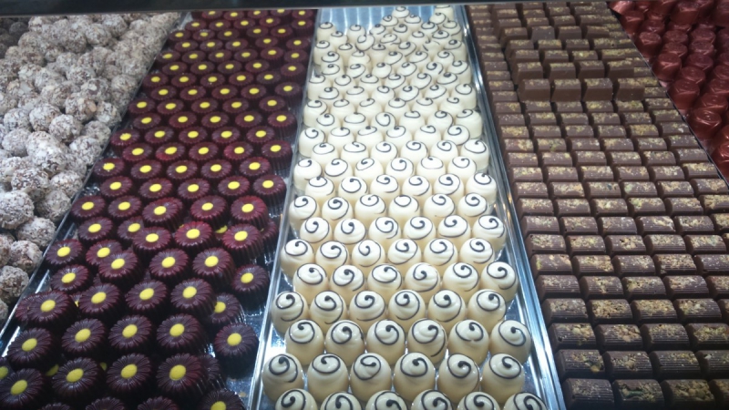 chocolaterie-STE MAXIME-min_chocolates_milk_chocolate_white_chocolate_truffles_candy_food_treat_cacao-1213769